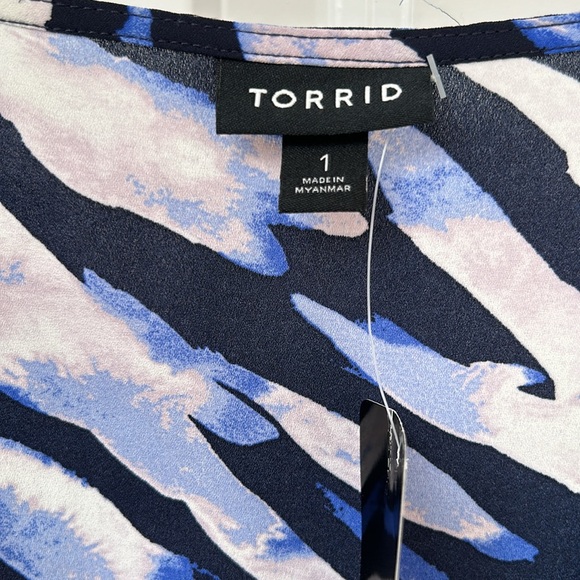 TORRID Peplum v-neck blouse NWT size 1 14/16 - Picture 2 of 4